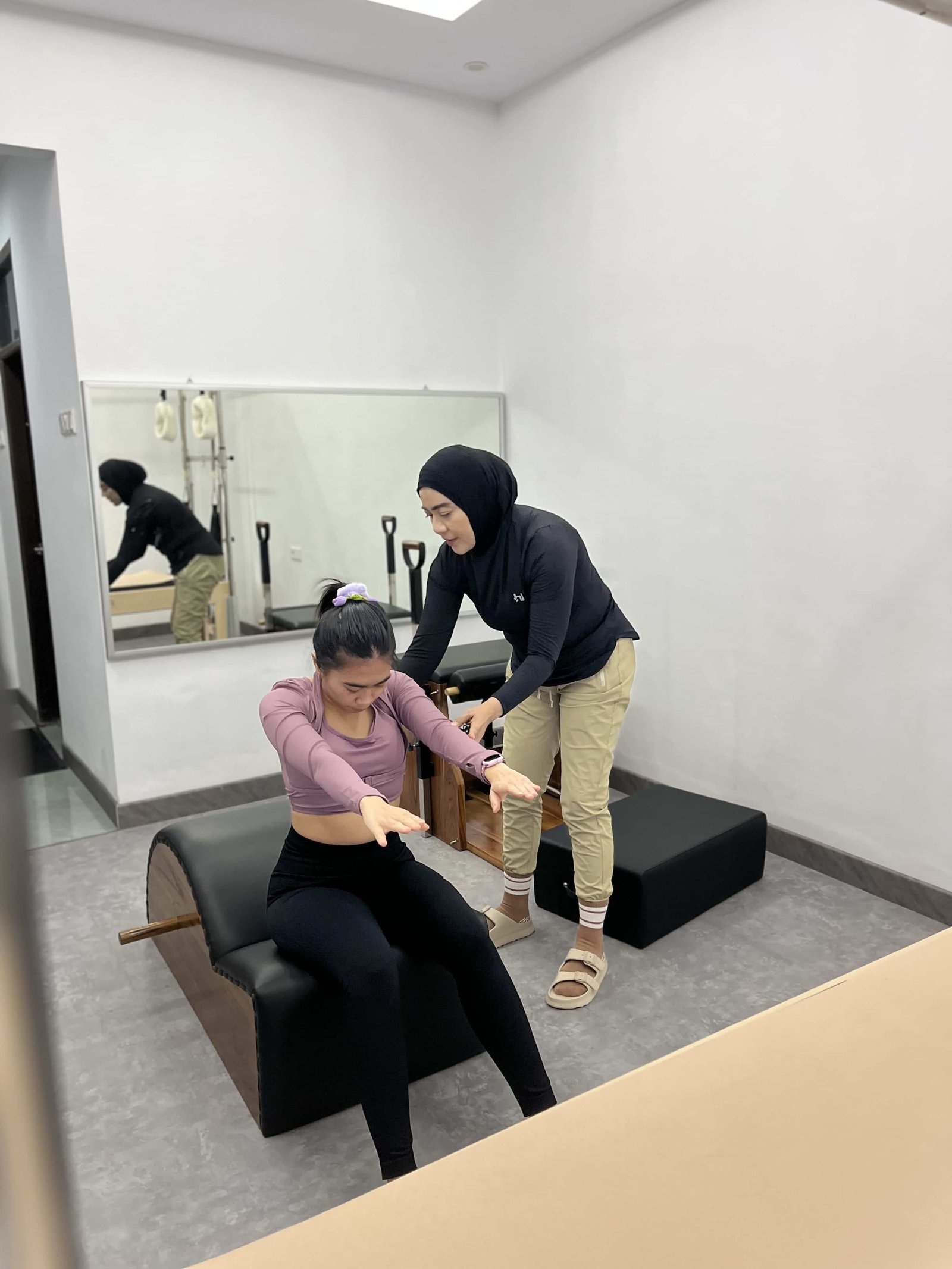 Interior studio Love Flow Pilates yang nyaman dan bersih