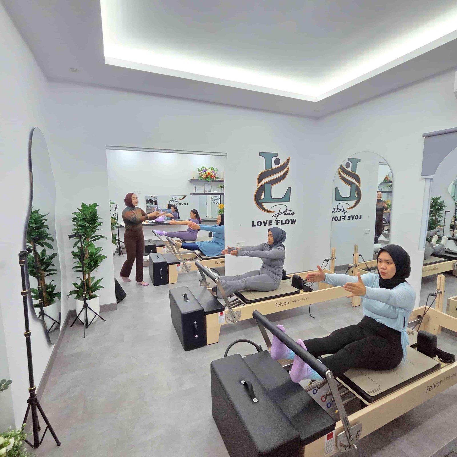 Kelas Grup Reformer Love Flow Pilates — maks. 5 orang